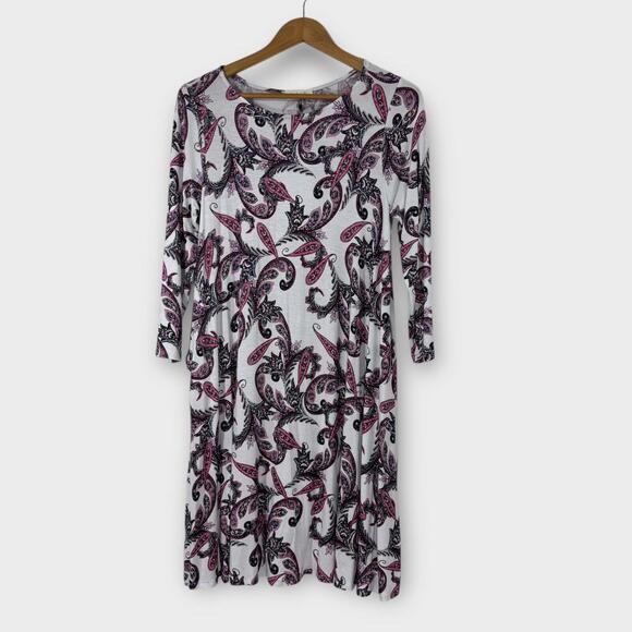 Hourglass Lilly Dresses & Skirts - Hourglass Lilly Women’s Size Small Medium White Paisley Print Casual Dress New
